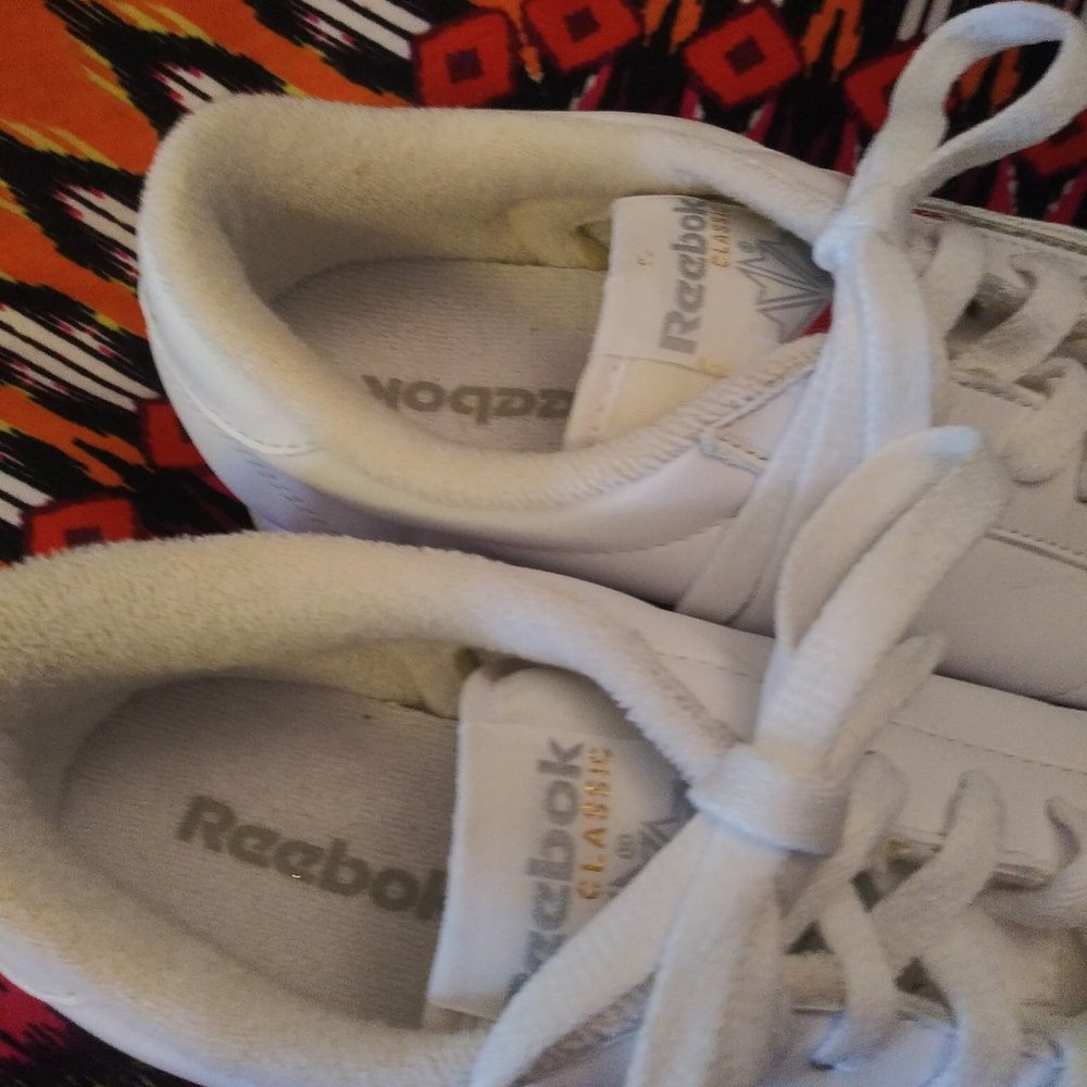 1745 Size 7.5 Classic Style Reeboks - Picture 5 of 6